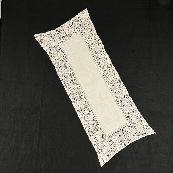 VTG cotton Linen Table Runner Dresser Scarf Intricate Lace Cottage Core 13 x 32 - Picture 1 of 12